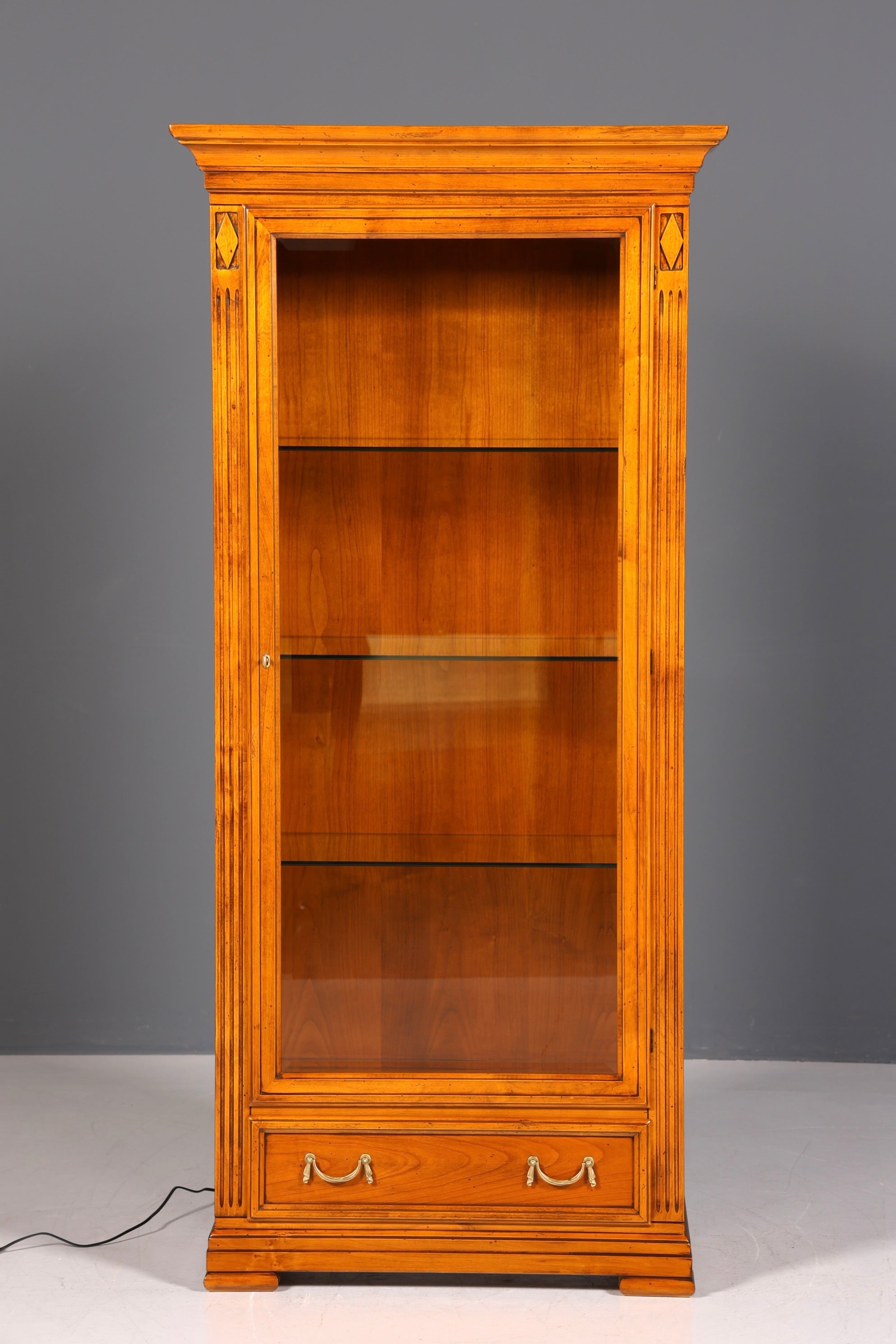 Traumhafte Original Selva Vitrine Antik Stil massiv Holz Buffet Villa Borghese Schrank Regal