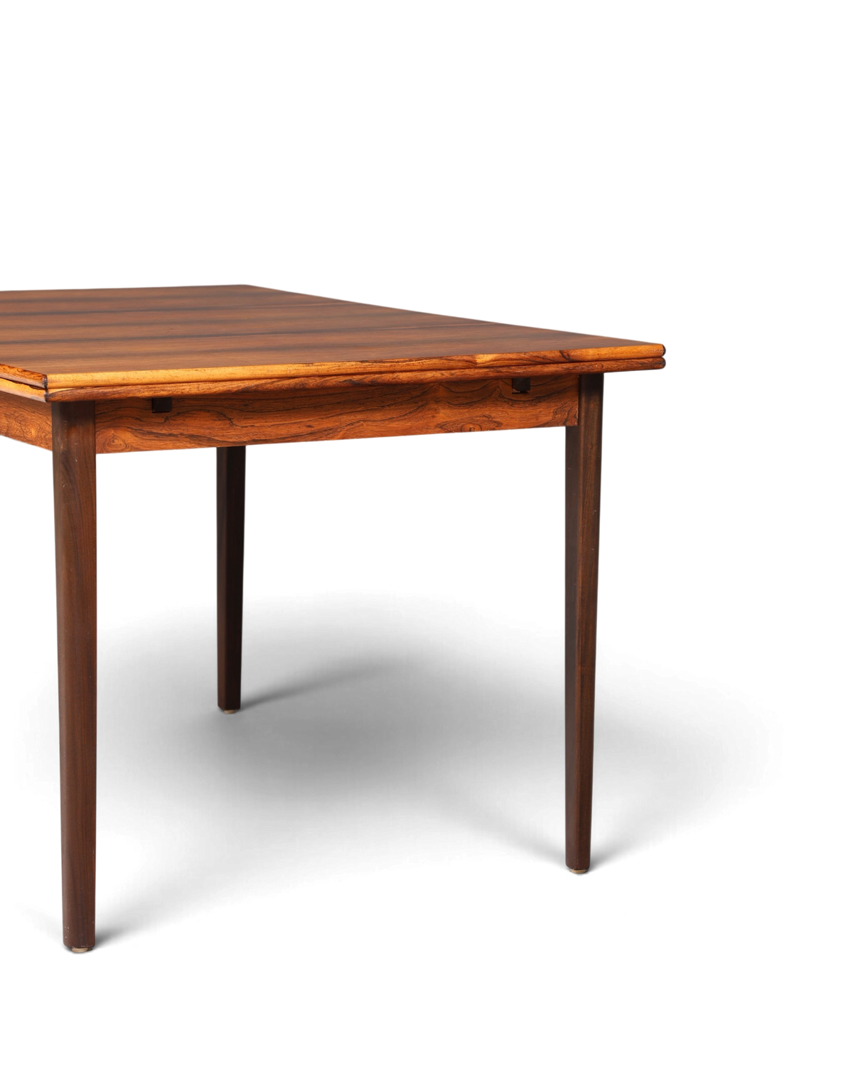 Hauptstadt Möblerei Mid Century Esstisch aus Palisander mit lebendiger Maserung und konischen Beinen im Danish Design