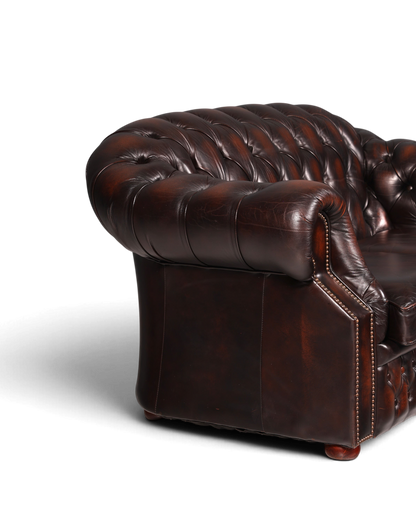 Hauptstadt Möblerei Chesterfield Centurion 2-Sitzer Sofa aus braunem Echtleder mit Knopfheftung und Ziernägeln