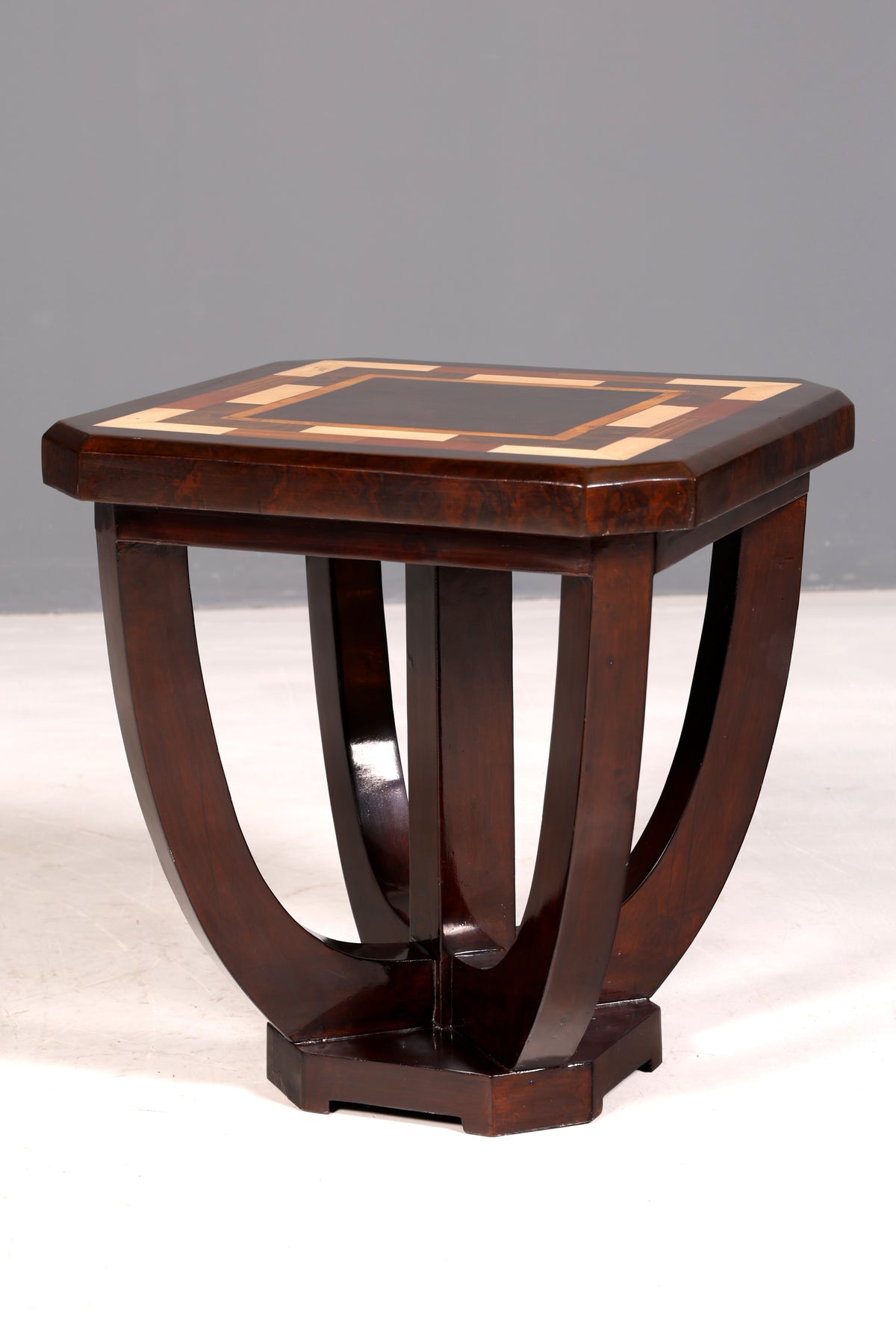 Stylish Art Deco-style side table, antique-style luxury coffee table, occasional table