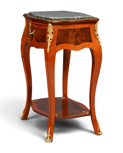 Hauptstadt Möblerei Louis XV Beistelltisch aus Holz mit Marmorplatte, Messingverzierungen und Intarsien im Barockstil