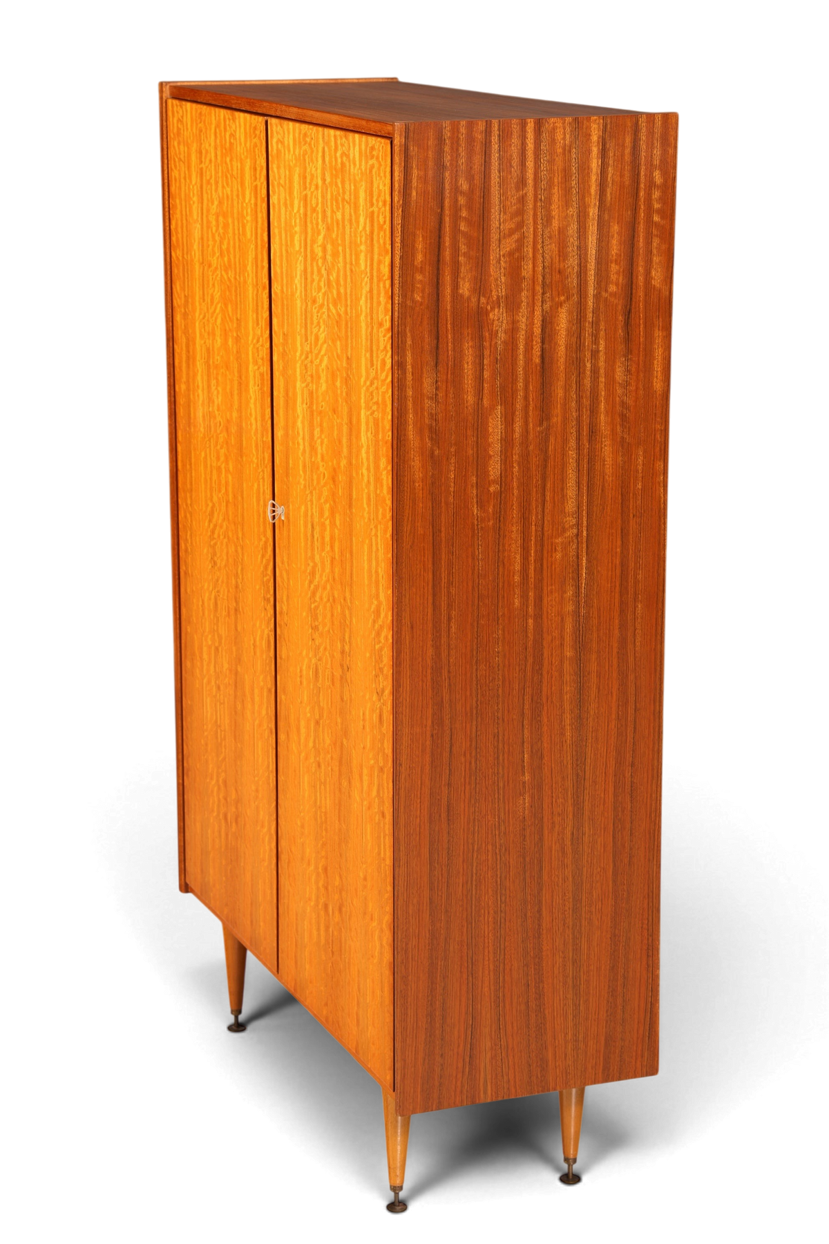 Hauptstadt Möblerei Mid Century Kleiderschrank aus Holz im 60er Jahre Vintage Design mit konischen Beinen
