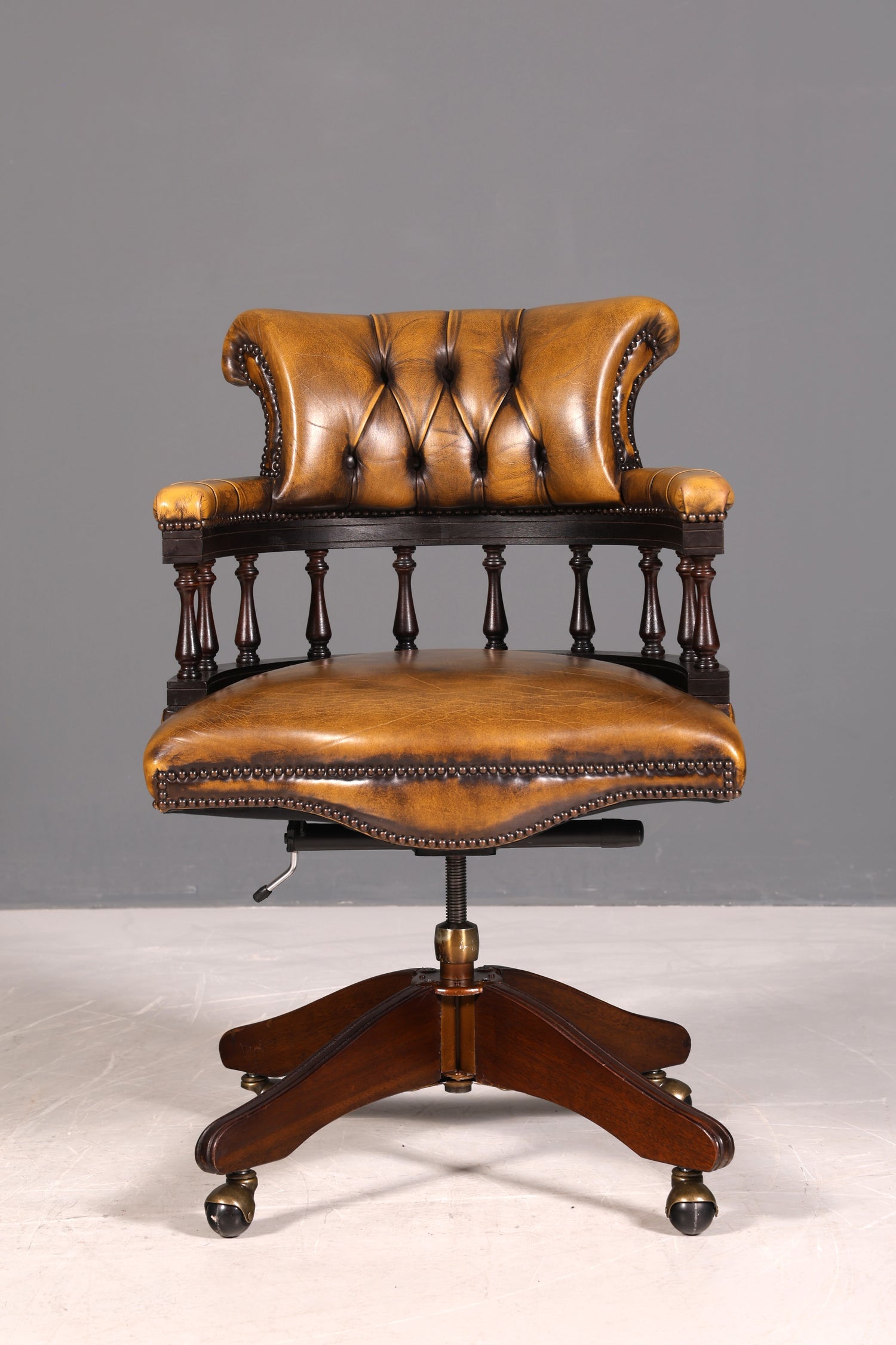 Original Chesterfield Centurion Captain Chair Englisch grün echt Leder Sessel Bürostuhl Office Chair