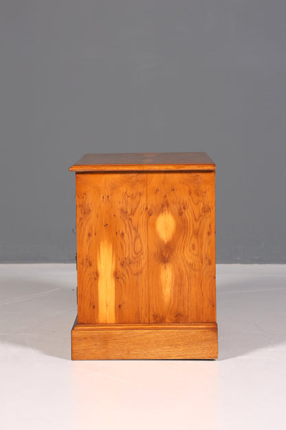 Traumhafte Englische Kommode echt Holz Schrank Eibe Antik 60er Jahre Flurkommode