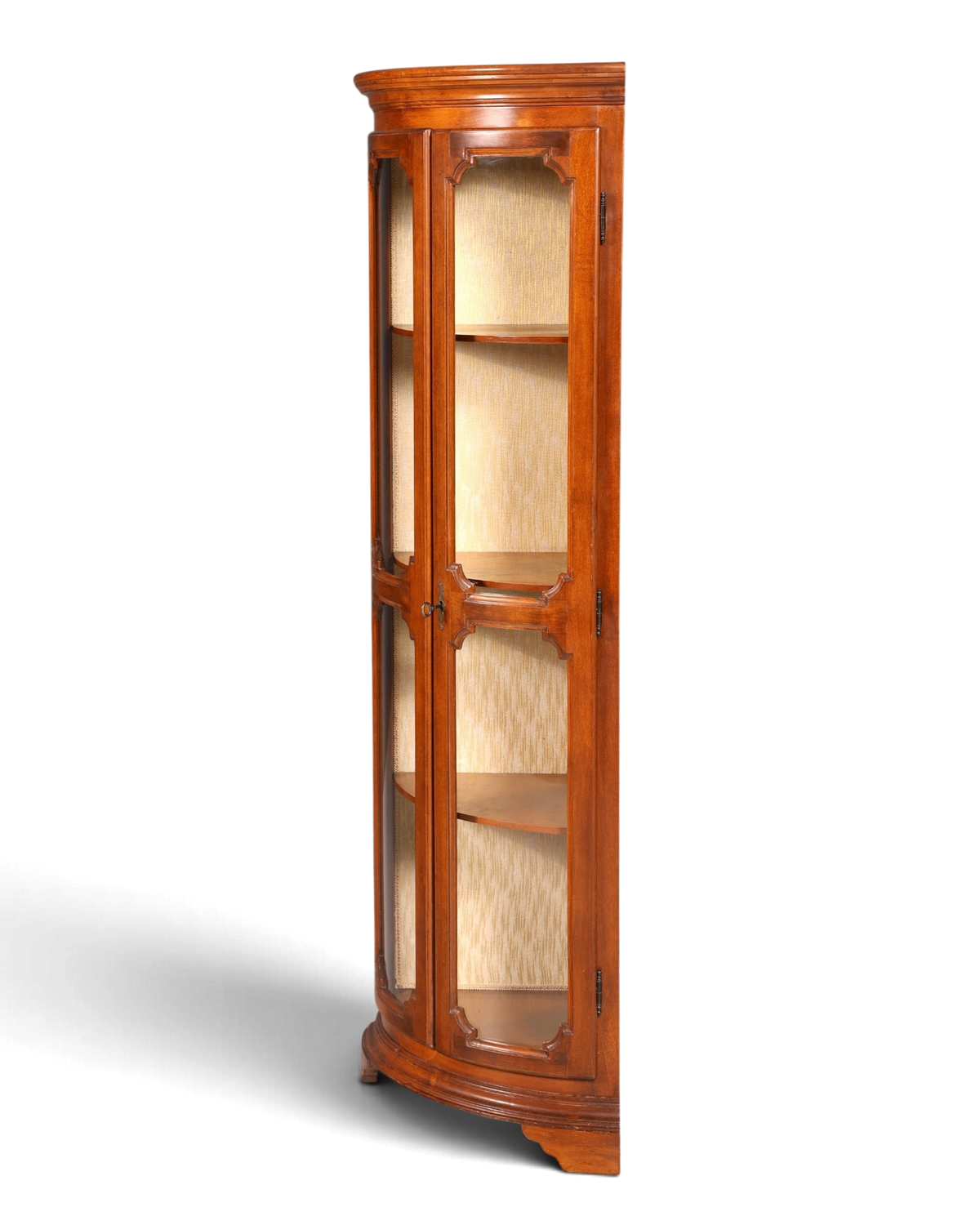 Hauptstadt Möblerei Selva Eckvitrine aus Holz im klassischen italienischen Antik-Stil mit geschwungener Glastür