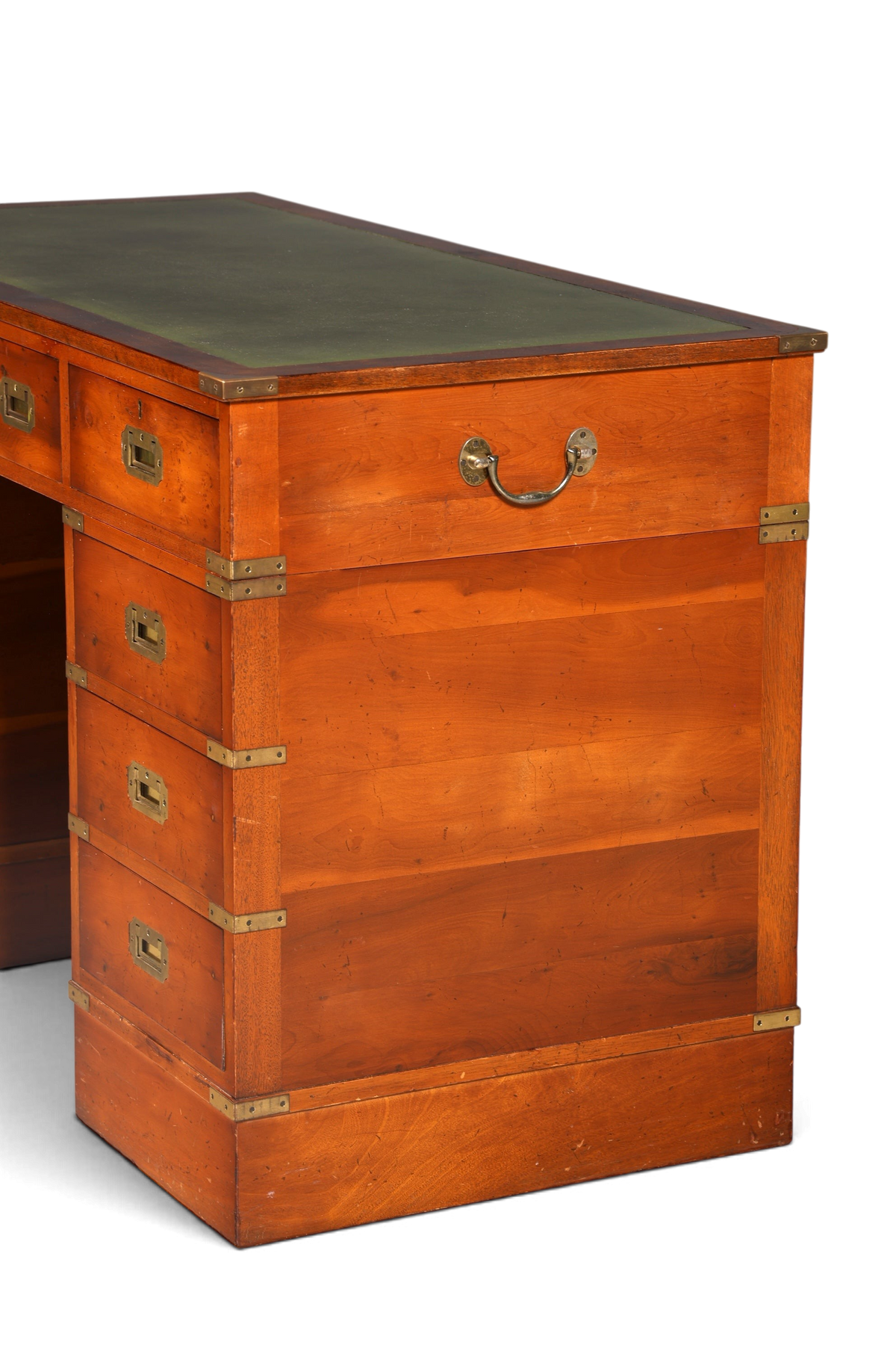 Hauptstadt Möblerei englischer Military Chest Schreibtisch aus massivem Holz mit grüner Lederauflage und Messingbeschlägen