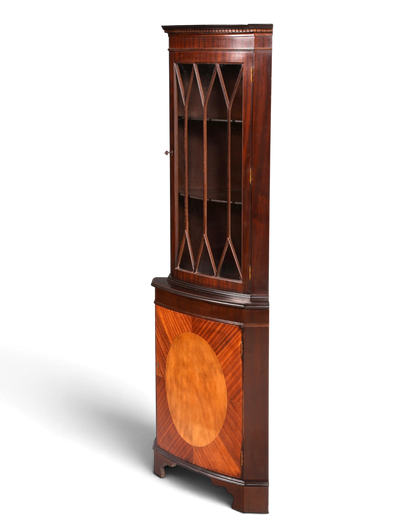 Hauptstadt Möblerei englische Eckvitrine aus Mahagoni mit verglaster Tür und Intarsien im Vintage-Stil der 60er Jahre