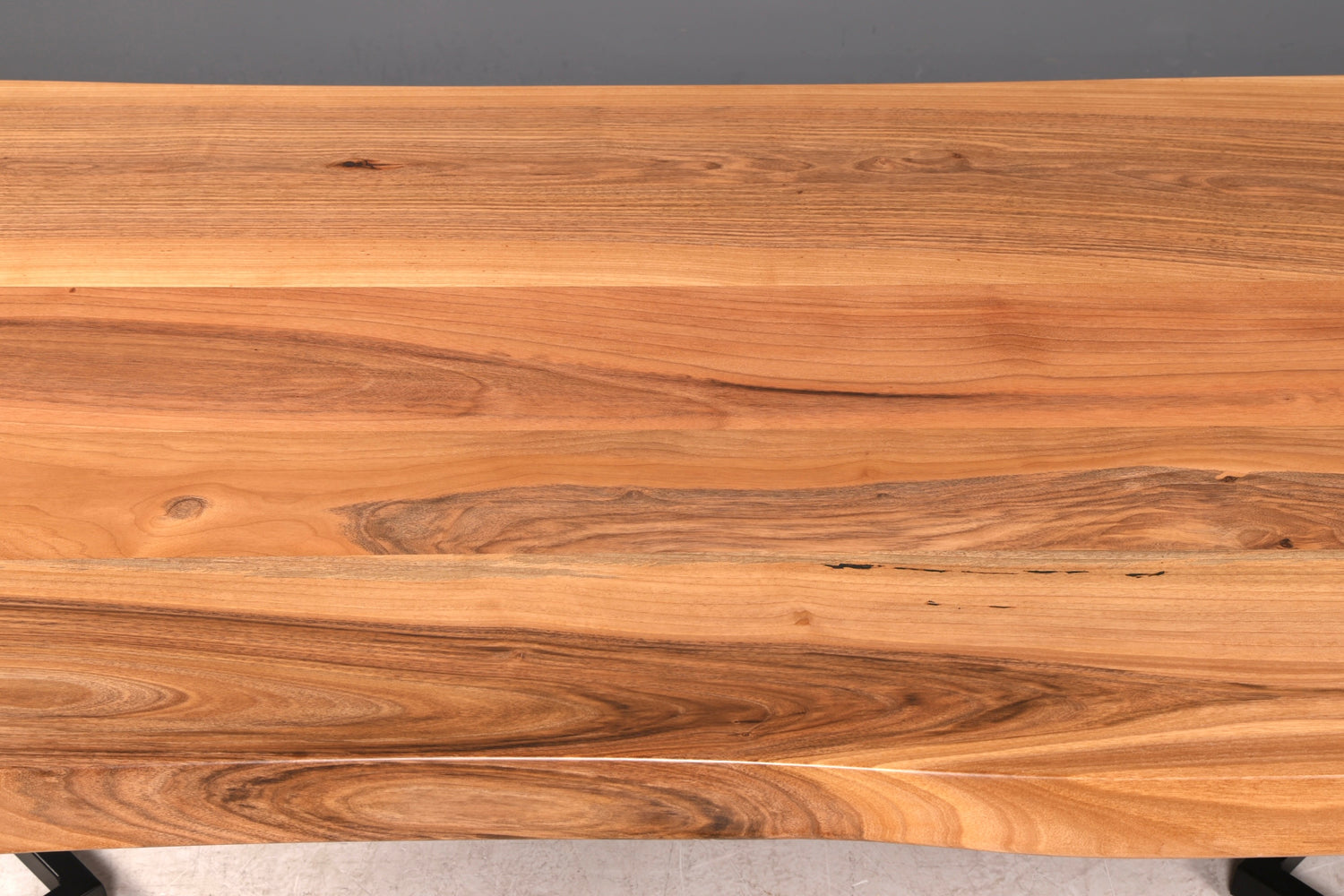 Traumhafter Nussbaum Tisch 220cm-95cm Esszimmer Tisch Baumkanten Platte massiv Holz Küchentisch