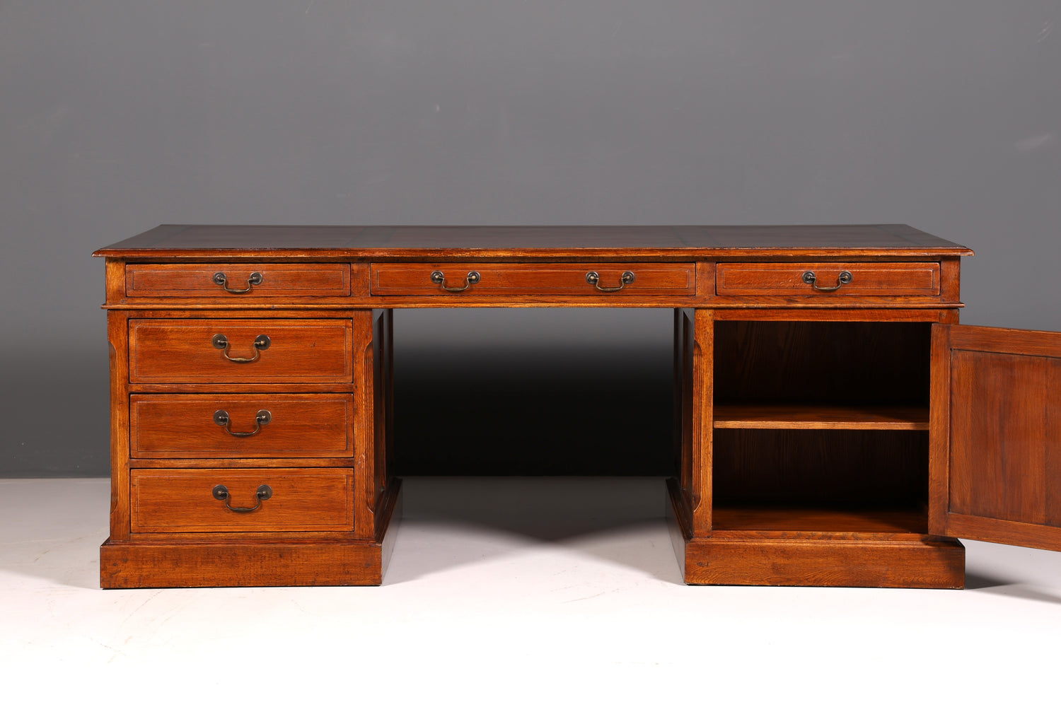 Beeindruckender Englischer XXL Schreibtisch Bürotisch Office Desk Partnerdesk Antik Massivholz Vintage