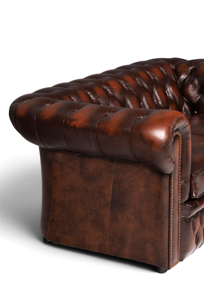 Hauptstadt Möblerei Original Centurion Chesterfield 2-Sitzer Sofa aus braunem Echtleder mit klassischer Knopfheftung