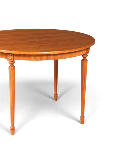 Hauptstadt Möblerei runder Esstisch aus massivem Holz im eleganten gustavianischen Stil mit feiner Maserung