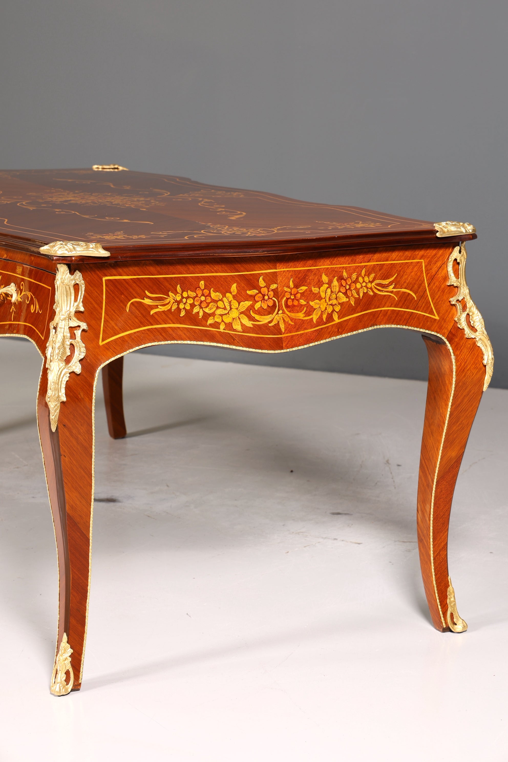 Prächtiger XXL Louis XV Stil Schreibtisch French Desk Antik Intarsien Bürotisch Office Table