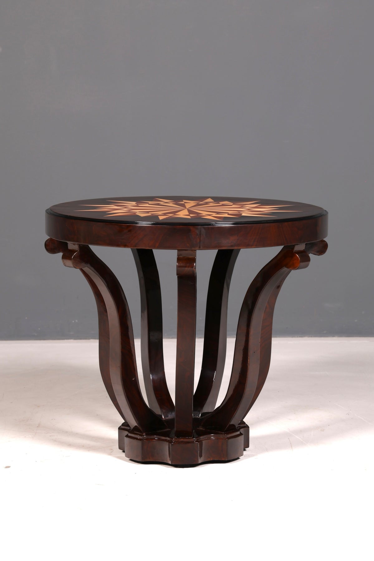 Beautiful Art Deco-style coffee table, antique-style luxury side table, living room accent table