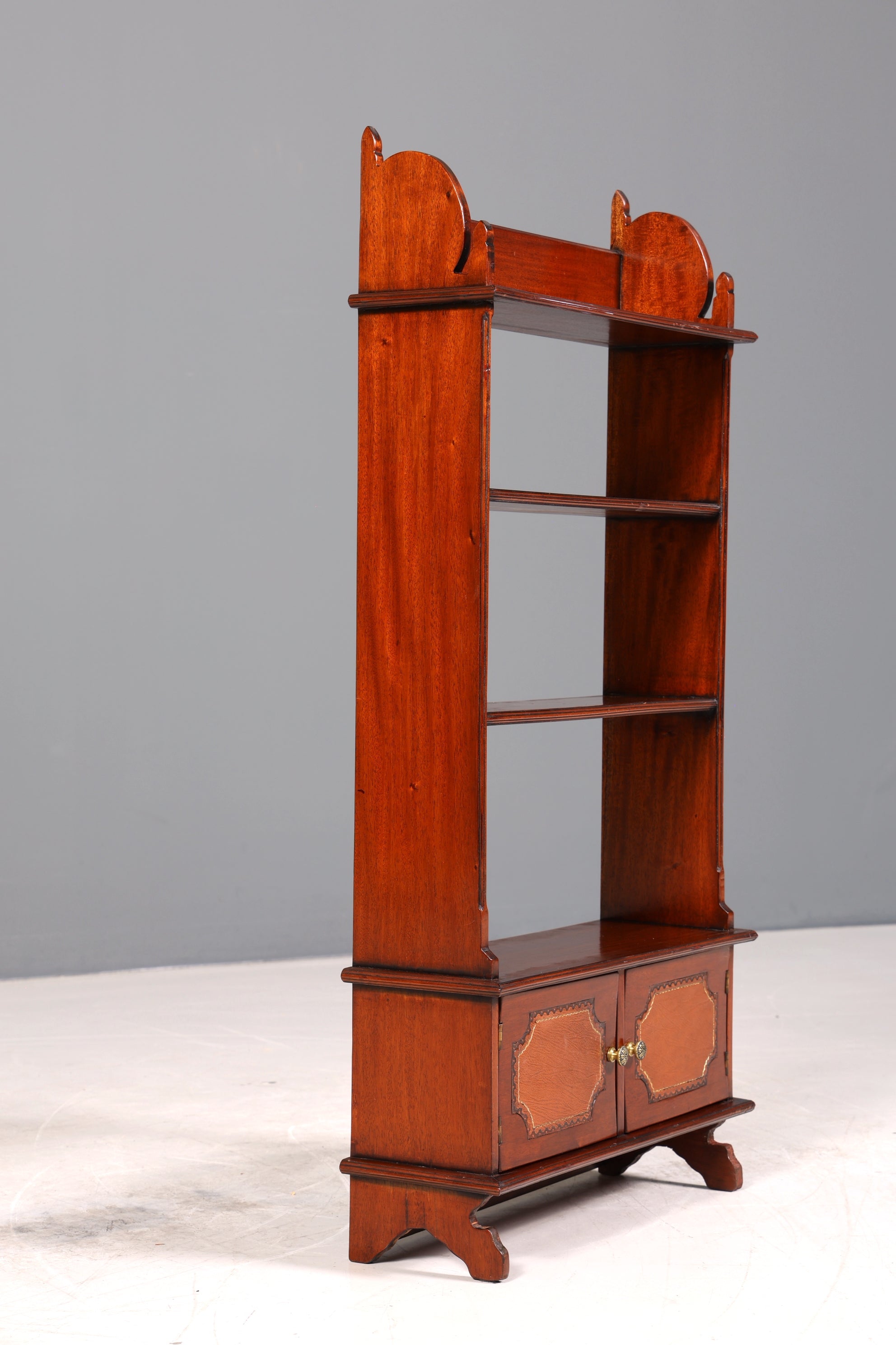 Wunderschönes Regal im englischen Stil Bücherregal Englisch Buchablage Antik 60s Schrank