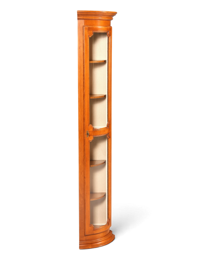 Hauptstadt Möblerei Selva Eckvitrine aus massivem Holz im Antik Stil mit Glasfront und dekorativer Patina