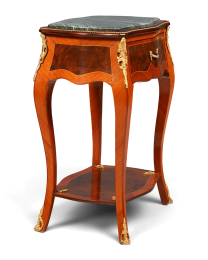Hauptstadt Möblerei Louis XV Beistelltisch aus Holz mit grüner Marmorplatte, Messingverzierungen und Intarsien