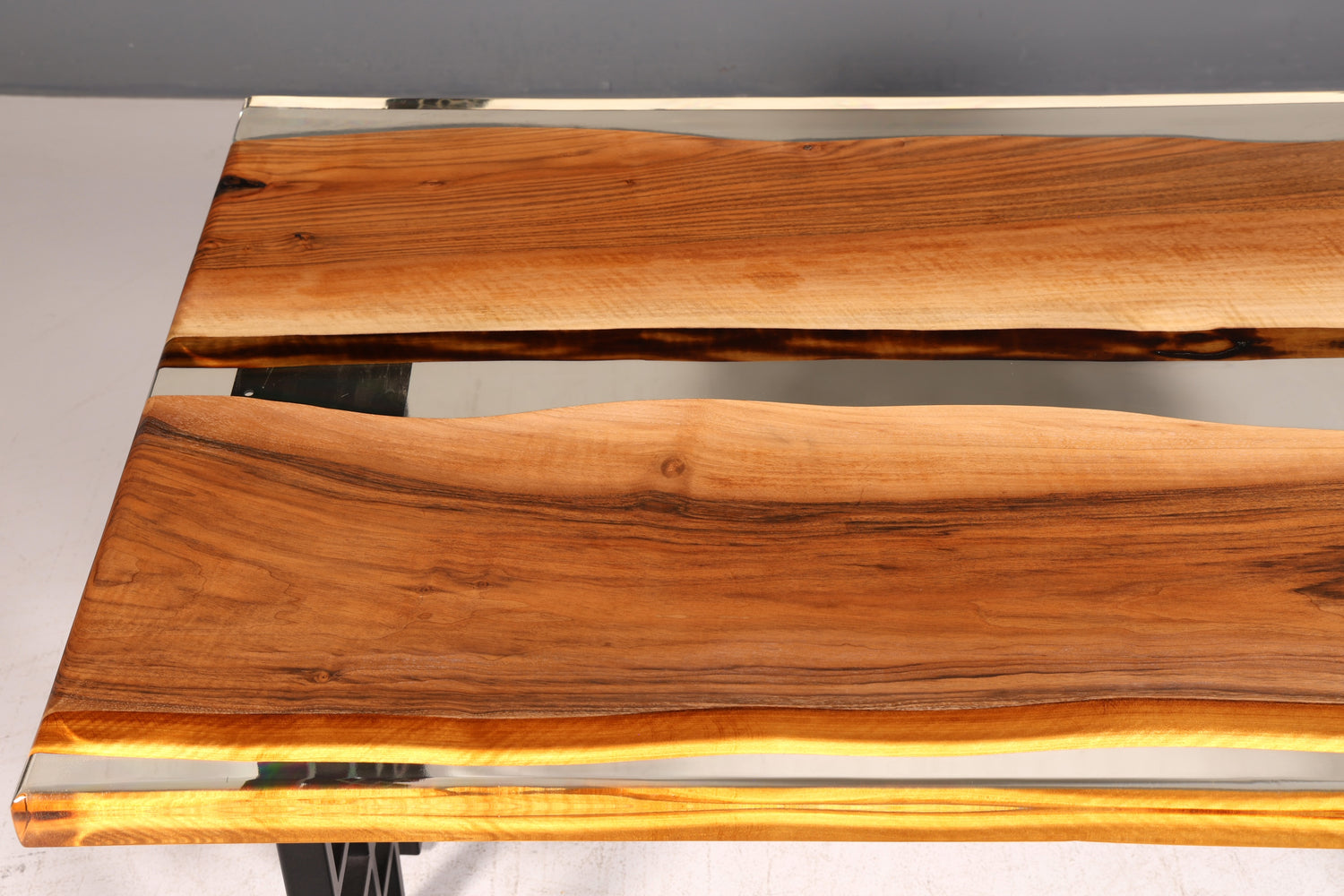 Beeindruckender Epoxidharz Tisch Nussbaum Esstisch Massivholz River Table Esszimmertisch Küchentisch Wohnzimmertisch Unikat