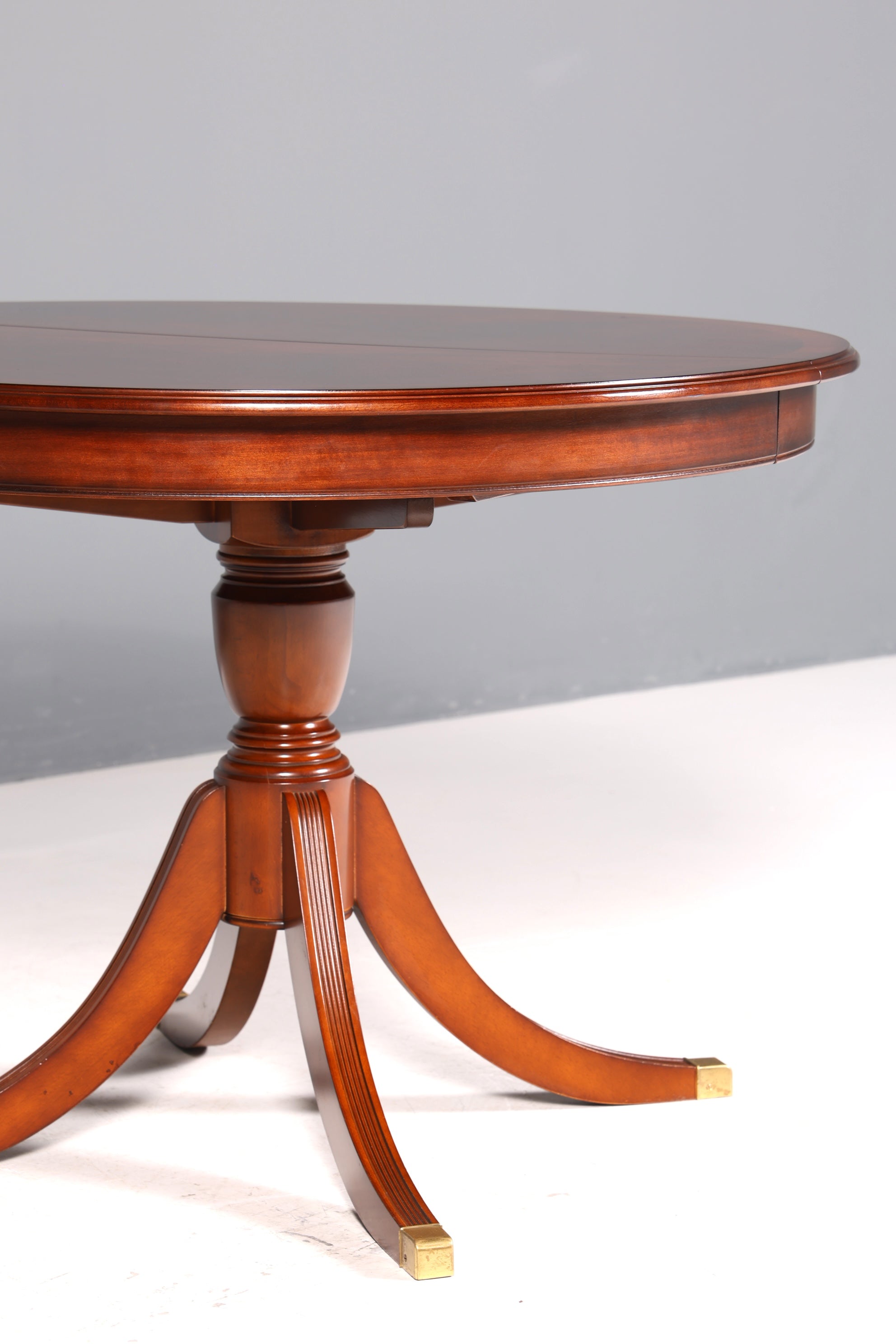 Beautiful original Heldense extendable dining table, mahogany, English antique style, 60s kitchen table