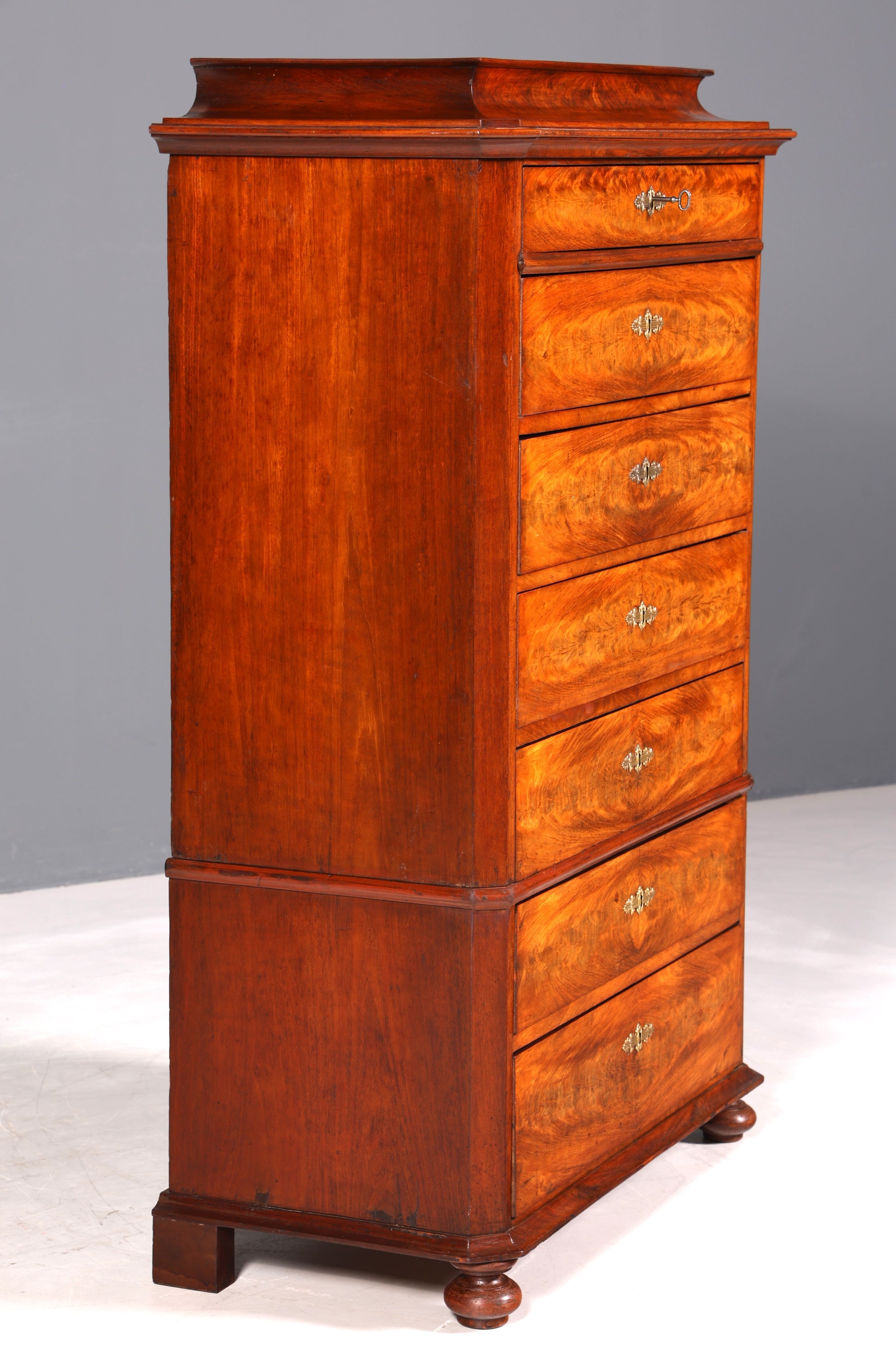 Wunderschöne Louis Philippe Chiffoniere um 1880 Gründerzeit Nussbaum Vertiko Schrank Semainier