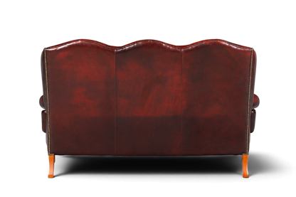 Hauptstadt Möblerei Chesterfield 3er Sofa aus dunkelrotem Echtleder mit Ziernägeln, Rückansicht