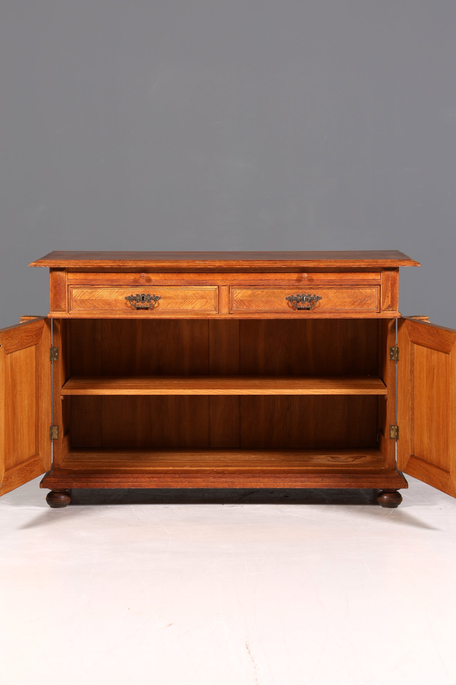 Stilvolles Gründerzeit Sideboard Louis Philippe Eiche Schrank Kommode um 1880