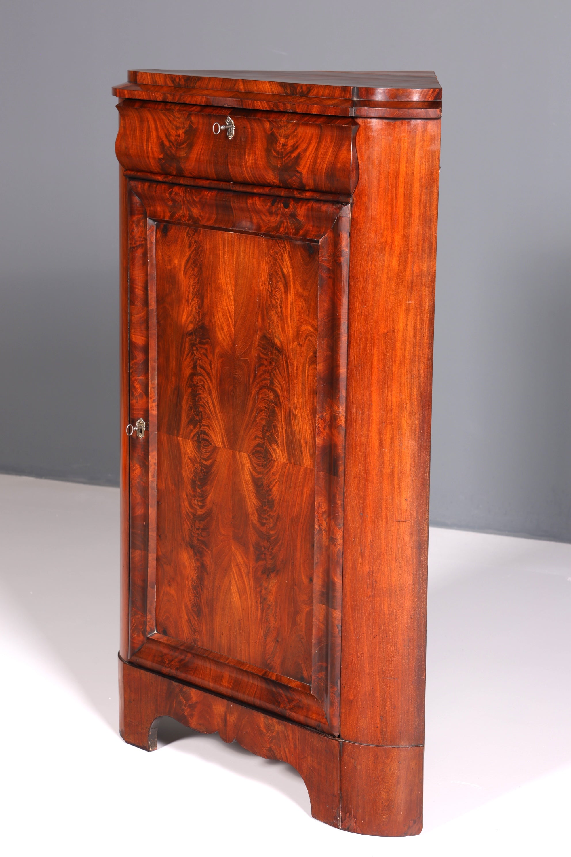 Beautiful Biedermeier corner cabinet, antique mahogany, circa 1860