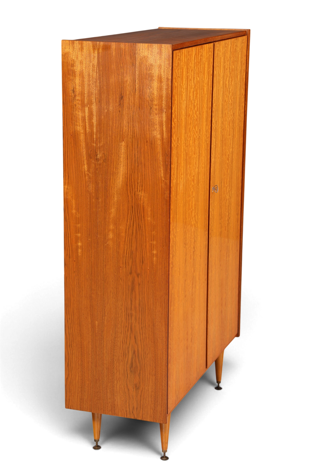 Hauptstadt Möblerei Mid Century Kleiderschrank aus Holz im 60er Jahre Retro Design mit konischen Beinen