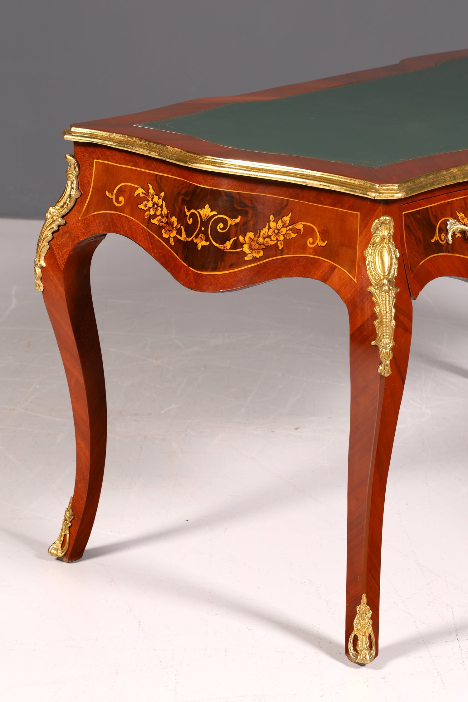 Prächtiger Louis XV Stil Schreibtisch French Desk Antik Stil Bürotisch Echt Holz Messing