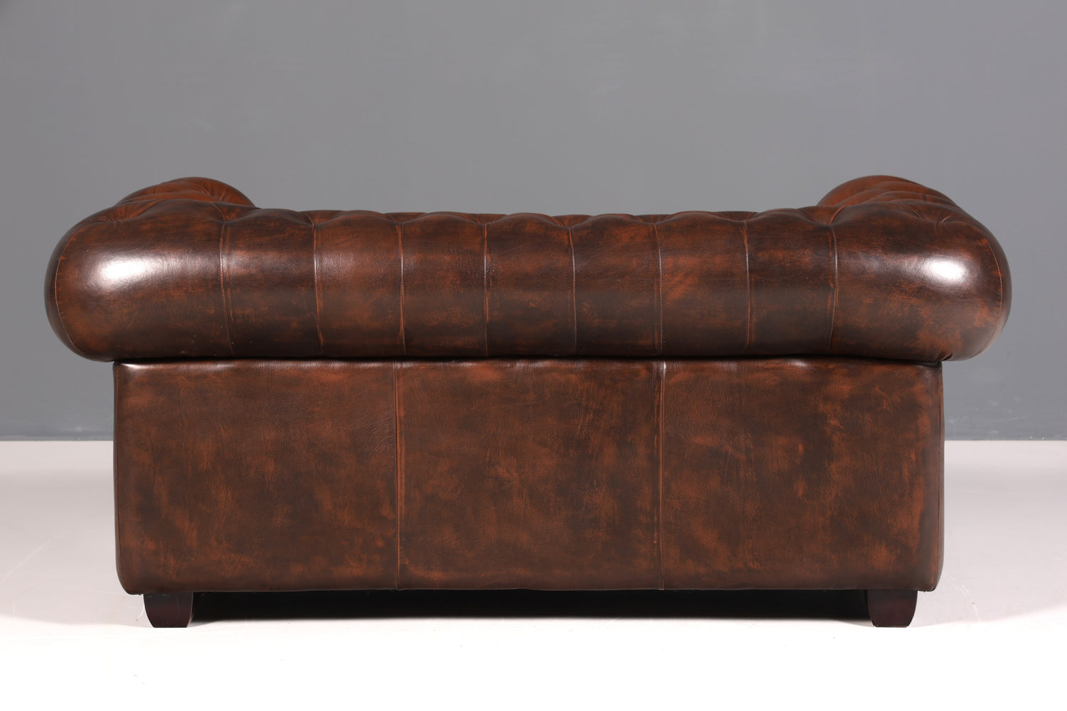 Wunderschönes Original Chesterfield Sofa Englisch echt Leder 2- Sitzer Couch