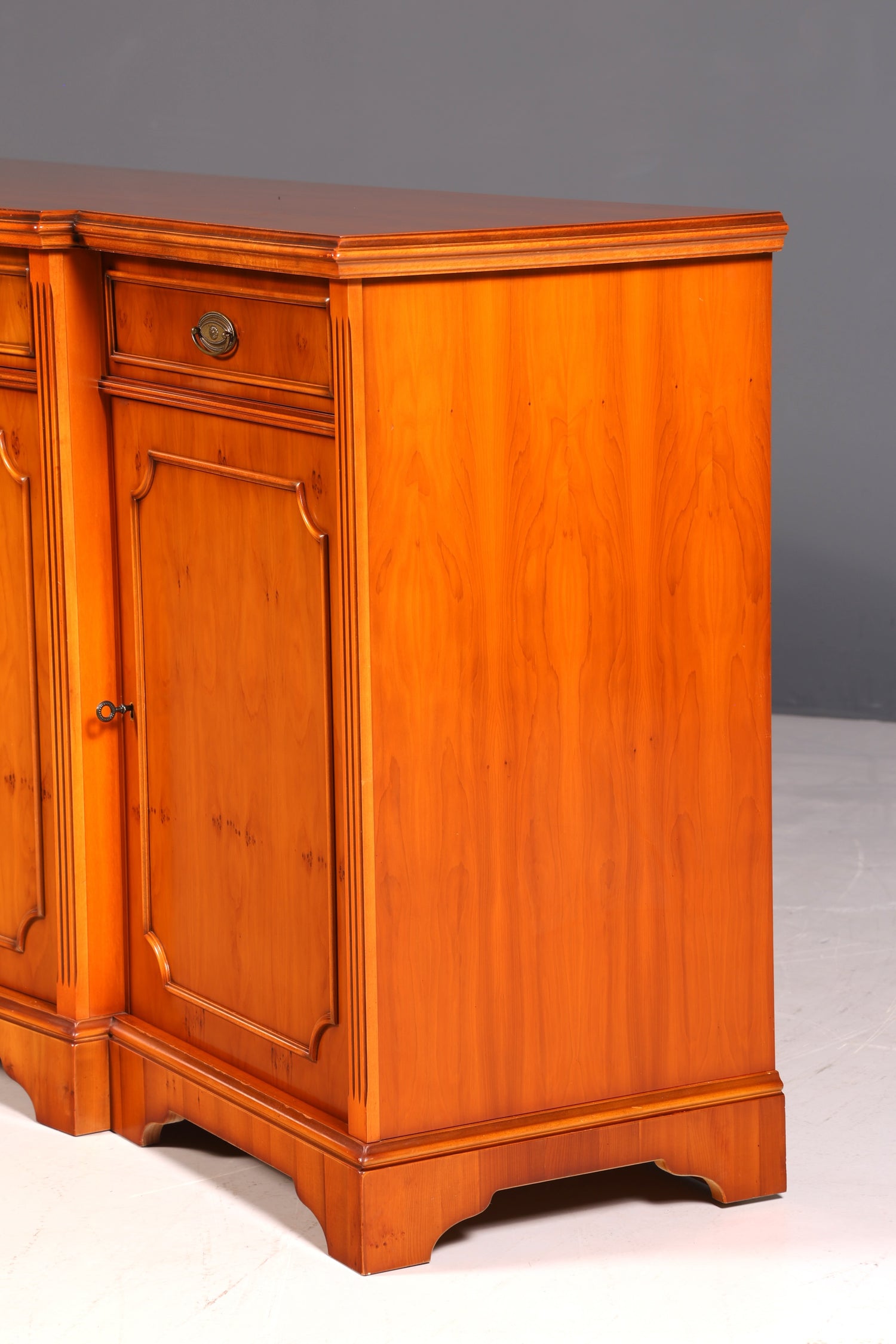G214 Finish cm Wunderschönes Englisches Sideboard Eibe Schrank Antik Stil Buffetschrank Kommode (Kopie)