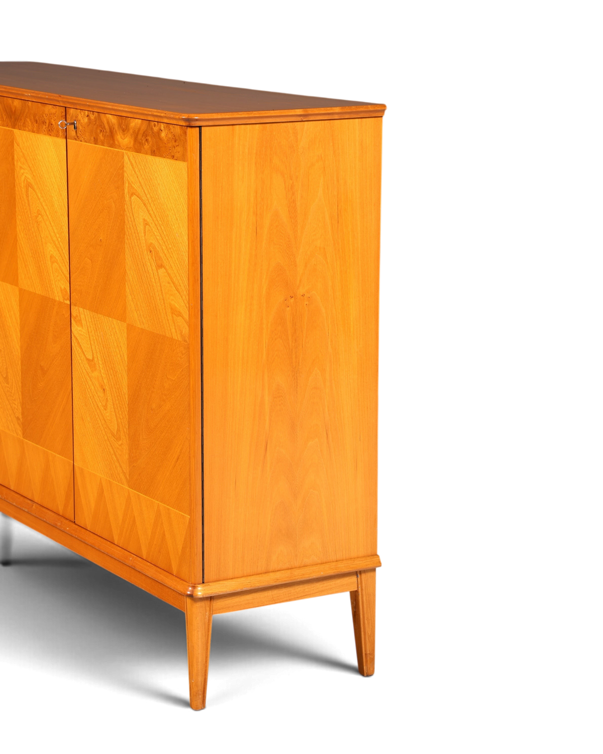 Hauptstadt Möblerei Mid Century Highboard aus massivem Holz mit markanter Maserung und Retro-Design der 60er Jahre