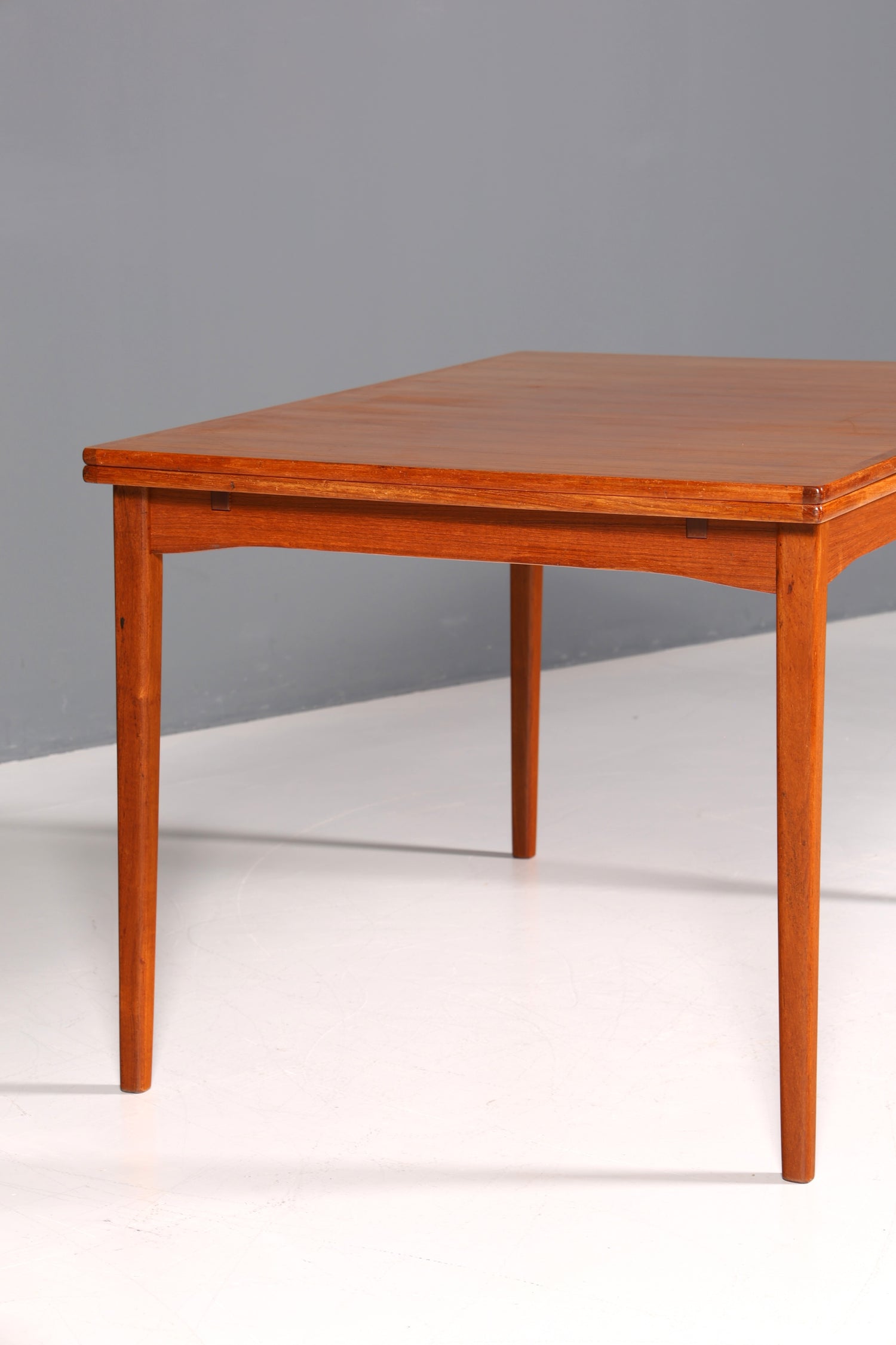 Stilvoller Mid Century Esstisch ausziehbarer Danish Design Teak Holz Küchentisch Esszimmer Tisch