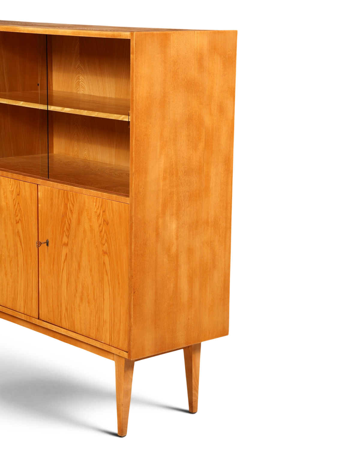 Hauptstadt Möblerei Hellerau Vitrine Modell 602 von Franz Ehrlich aus hellem Echtholz im Mid-Century-Design