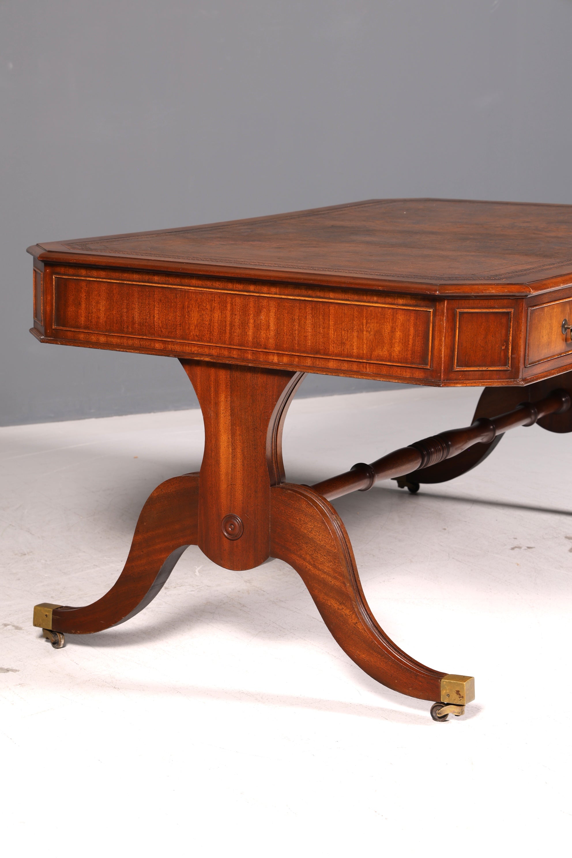 Wunderschöner Englischer Schreibtisch Office Table Mahagoni Partner Desk Echt Lederauflage Regency Partner Desk Bürotisch