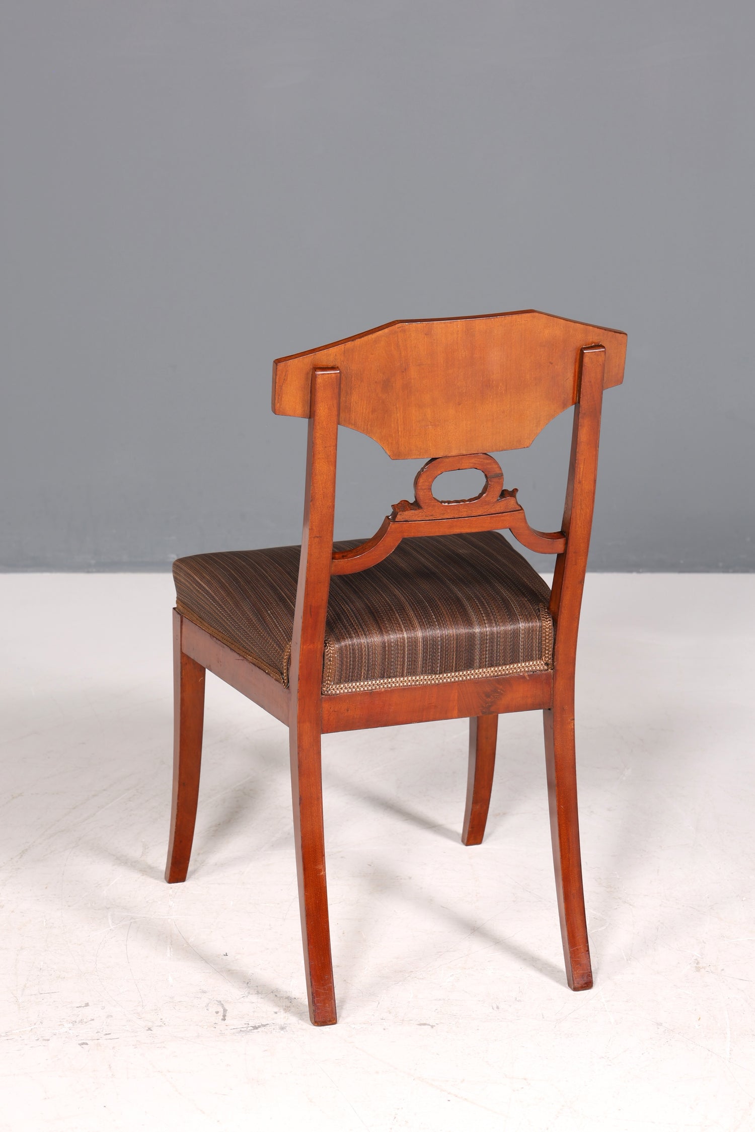 Traumhafter Biedermeier Stuhl Antik Küchenstuhl echt Holz Sekretär Stuhl Esszimmer Stuhl 1 von 2