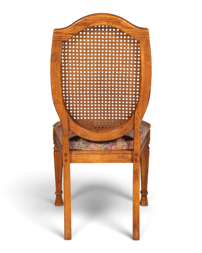 Hauptstadt Möblerei Stuhl mit ovaler Rückenlehne aus Wiener Geflecht und gemustertem Sitzpolster in Holzoptik