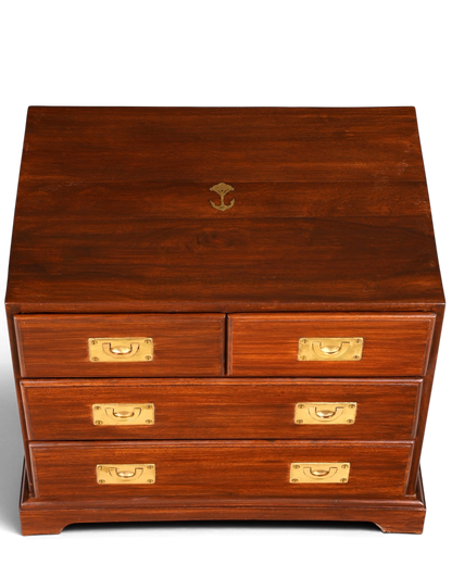 Hauptstadt Möblerei maritime Kommode aus Massivholz im englischen Stil mit Messingbeschlägen und Anker-Inlay