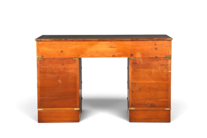 Hauptstadt Möblerei englischer Military Chest Schreibtisch aus massivem Holz mit grüner Lederauflage und Messingbeschlägen
