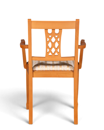 Hauptstadt Möblerei englischer Armlehnstuhl aus Holz mit gemusterter Polsterung und dekorativer Rückenlehne