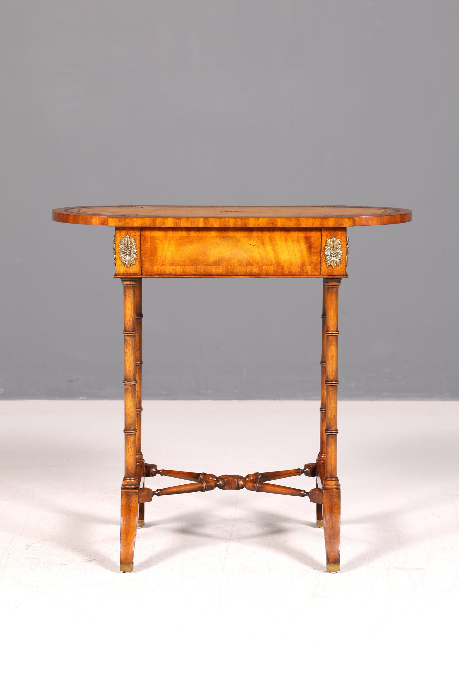 Edler Louis XV Beistelltisch Arthur McMillan Barock Stil Ablagetisch Echt Leder Antik