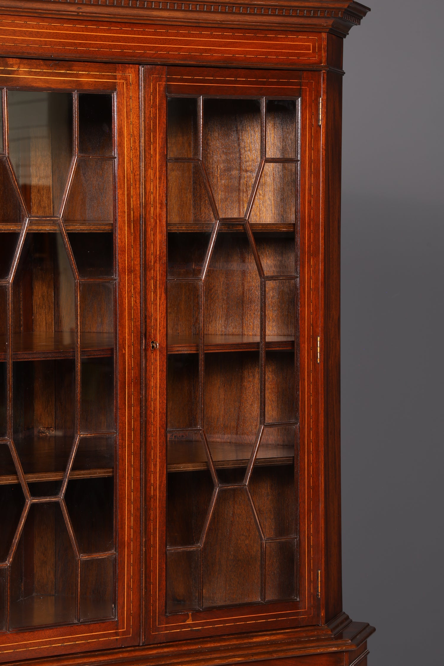 Wunderschöne Englische Eckvitrine Mahagoni 60er Echt Holz Schrank Eckschrank Glasvitrine Vitrine