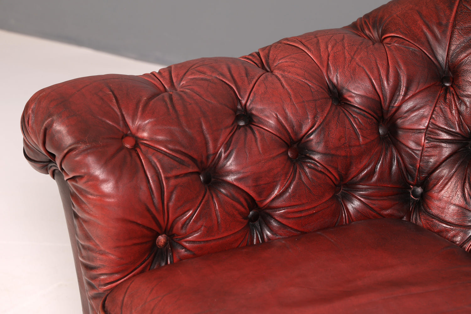 Wunderschönes Original Chesterfield 2-Sitzer Sofa Englische Leder Couch England Polstersofa Antik