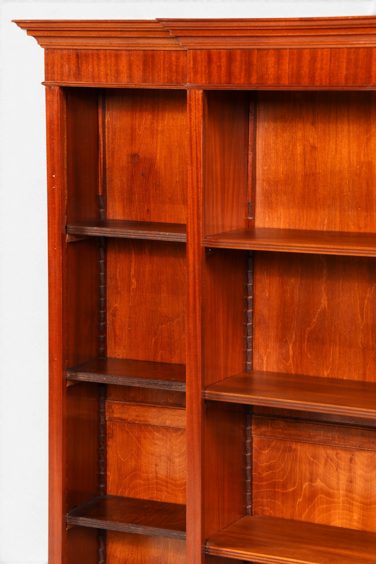 Hauptstadt Möblerei englisches Bücherregal aus massivem Holz mit höhenverstellbaren Einlegeböden in warmer Optik