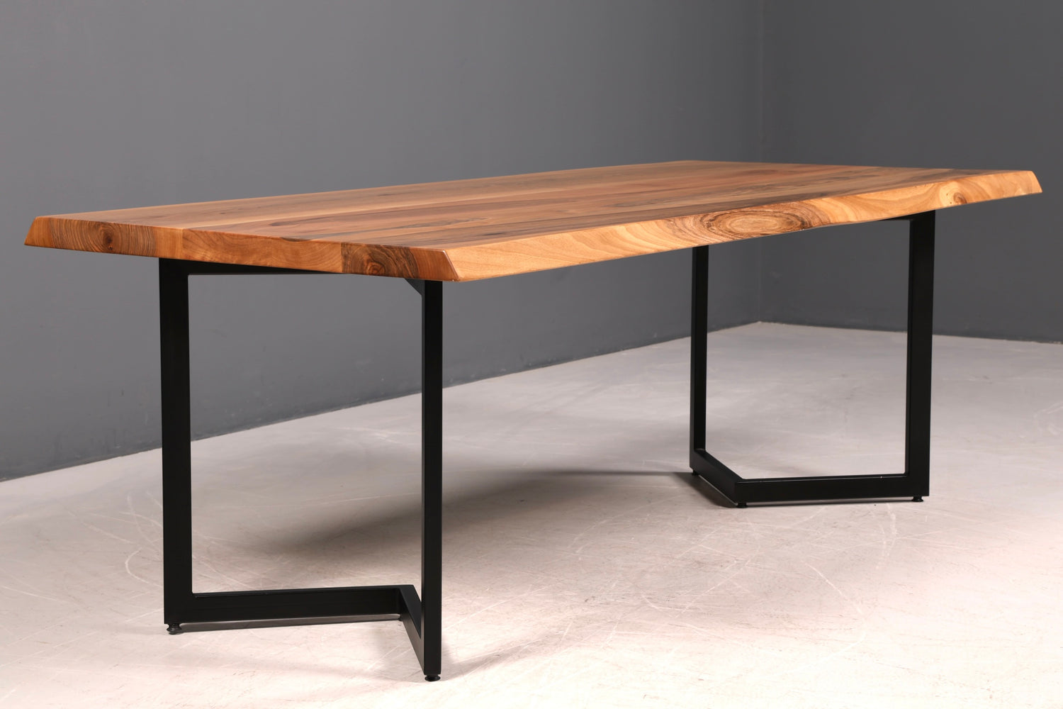 Traumhafter Nussbaum Tisch 220cm-95cm Esszimmer Tisch Baumkanten Platte massiv Holz Küchentisch