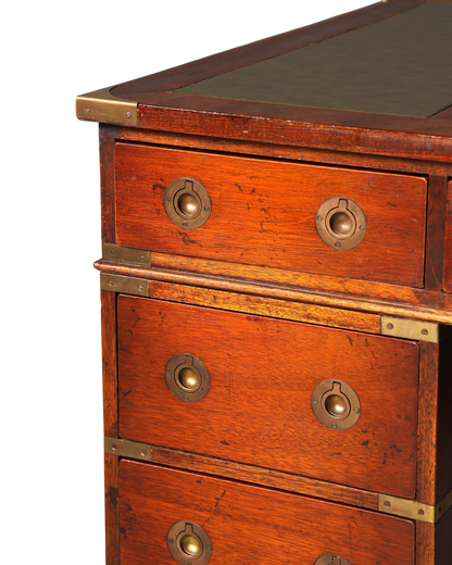 Hauptstadt Möblerei maritimer Schreibtisch aus Echtholz im Military-Chest-Stil mit Messing-Beschlägen und Lederauflage