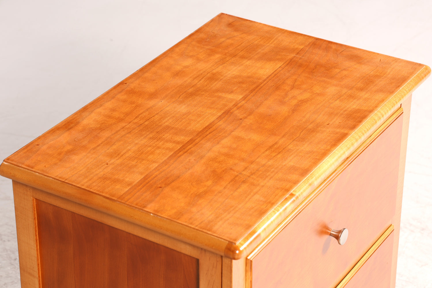 Wunderschöne Kommode der Marke Drexel Heritage Antik Stil Nachttisch USA Schlafzimmer Kommode 1 von 3