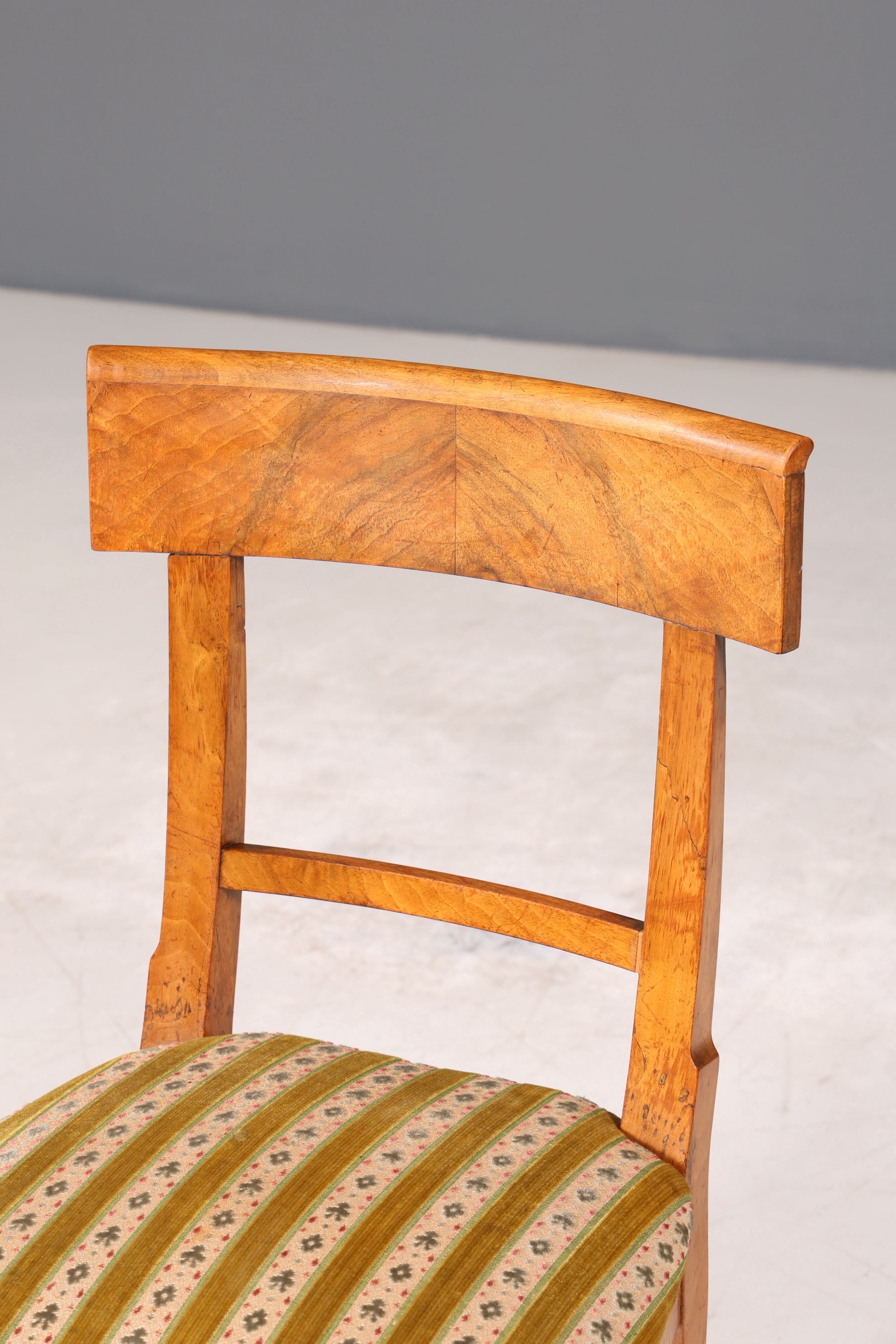 Traumhafter Biedermeier Stuhl Antik Küchenstuhl echt Holz Sekretär Stuhl Esszimmer Stuhl 1 von 2