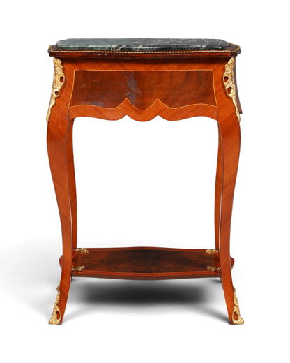 Hauptstadt Möblerei Louis XV Beistelltisch aus Holz mit Marmorplatte, Intarsien und goldenen Messingverzierungen