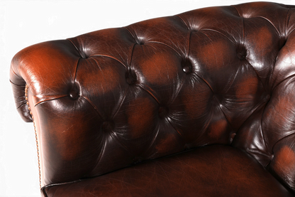 Hauptstadt Möblerei Original Centurion Chesterfield Sessel aus braunem Echtleder mit klassischer Knopfheftung