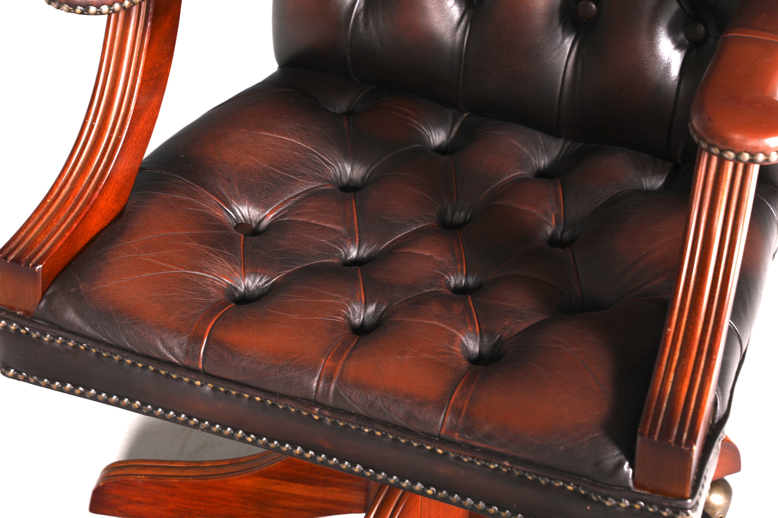 Wunderschöner Original Chesterfield Centurion Captain Chair Englisch braun echt Leder Sessel